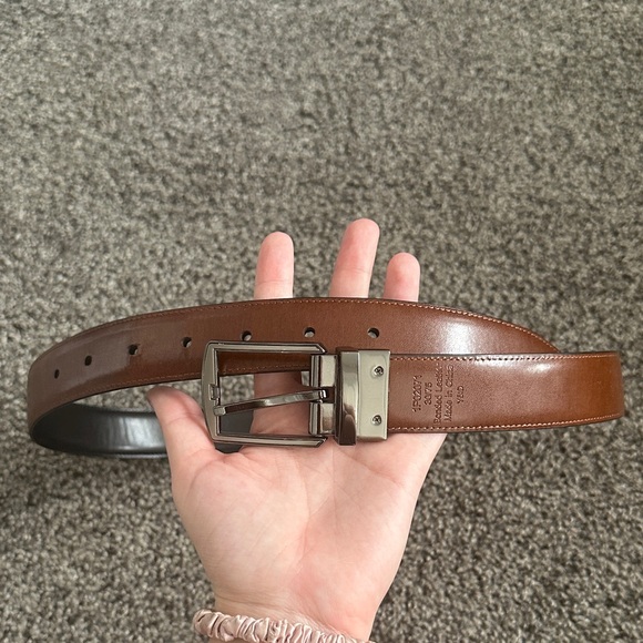 NWOT Perry Ellis Tan/Black Reversible Leather Belt with Silver Buckle - Picture 1 of 3